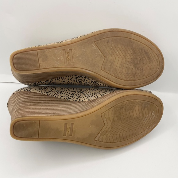 TOMS Michelle slip-on wedges peep toe sandals cheetah print womens Size 7W - Picture 9 of 9